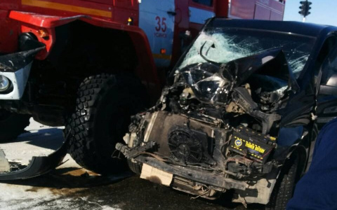 Появились подробности и фото ДТП в Коми, где «Урал» смял «Хендай»