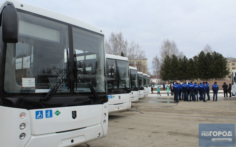 В Сыктывкаре на Стефановской площади презентовали 20 новых автобусов за 110 миллионов