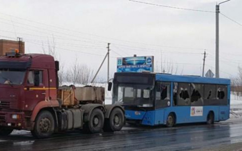 В Коми автобусу разбили все, что можно разбить (фото)