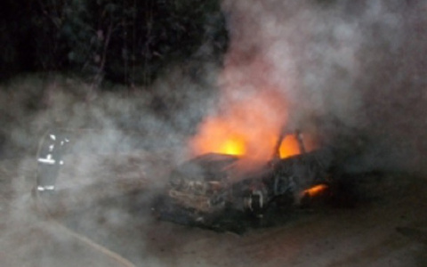 В пасхальную ночь в Коми дотла сгорела легковушка (фото)