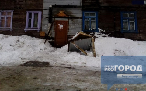 В Сыктывкаре жильцы дома не могли выйти на улицу из-за плохой работы коммунальщиков
