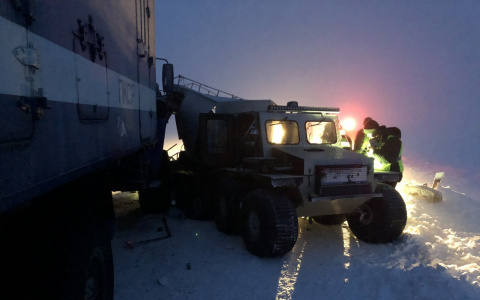 В Коми «Урал» протаранил вездеход, который затем насмерть сбил человека (фото)