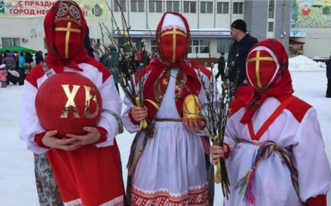 Фото коми девушек с Пасхи в странных нарядах взорвало соцсети