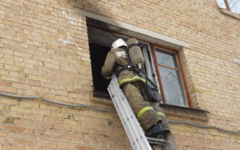 В общежитии одного из вузов Коми вспыхнул пожар (фото)