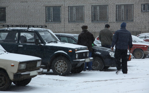 Сыктывкарца, который не давал автоледи выехать с парковки, оштрафовали