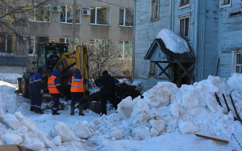 В Сыктывкаре начинают сносить дом возле мэрии