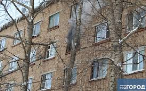 В Коми на пожаре в пятиэтажке погибли два человека
