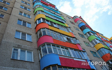 В Сыктывкаре с четвертого этажа выпал младенец