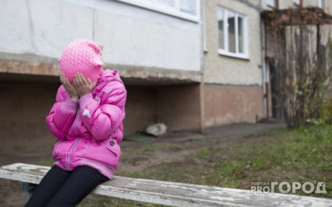 В Сыктывкаре 8-летнюю девочку забрали у матери, которая била ее за плохие оценки