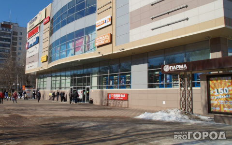 В Сыктывкаре в доме напротив торгового центра ищут бомбу