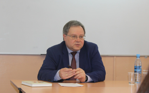 Мэра Сыктывкара Валерия Козлова не пускали в школу без паспорта