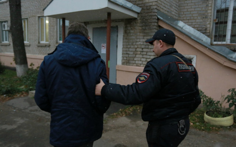 В Сыктывкаре задержали мужчину, который «помогал» бороться с незаконной рекламой