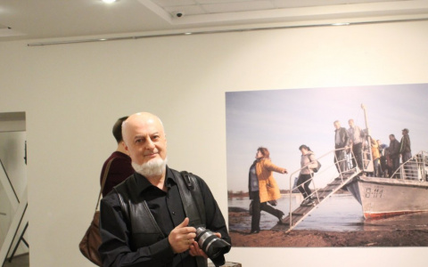 «На пике паводка»: в Сыктывкаре открылась фотовыставка о половодье в Коми (фото)