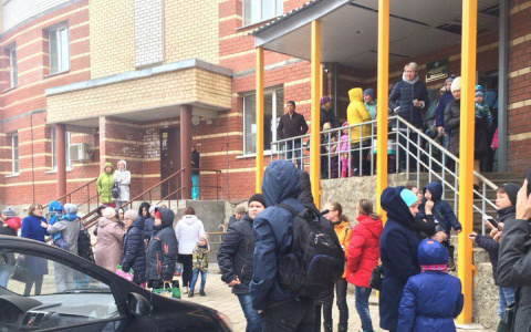 В Сыктывкаре срочно эвакуировали детскую поликлинику №1 (фото)