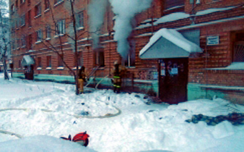 В Коми подожгли жилую пятиэтажку (фото)