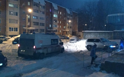 Стало известно о состоянии 4-летнего малыша, который выпал с пятого этажа в Коми