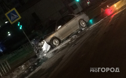 В Сыктывкаре у храма водитель «Весты» влетел в «Хендай» с молодыми парнем и девушкой