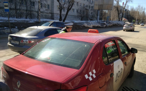 В Сыктывкаре автоинспекторы за 5 дней поймали 30 таксистов-нелегалов (фото)