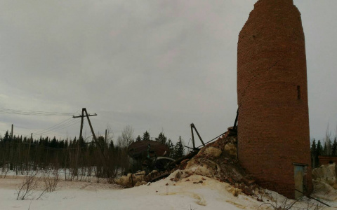 В Коми рухнула водонапорная башня (фото)