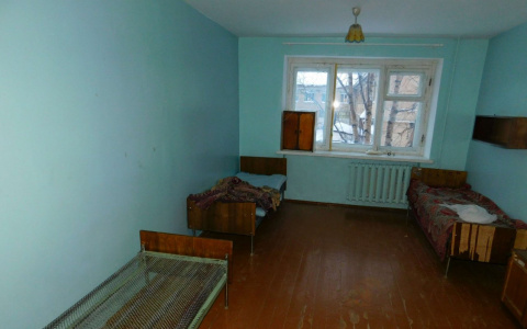 Студенты колледжа в Ухте заявили, что их унижали и до превращения общежития в казарму