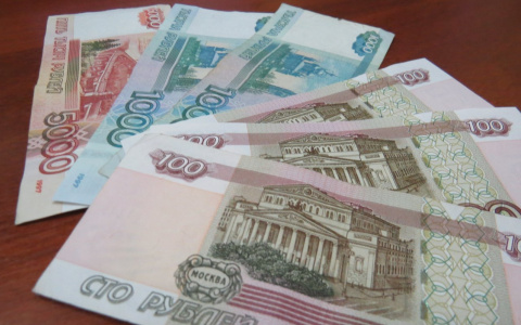 Мужчина вернул в банк десять тысяч, которые забыла забрать жительница Коми