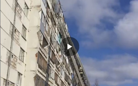 В Сыктывкаре произошел пожар в многоэтажном доме (видео)