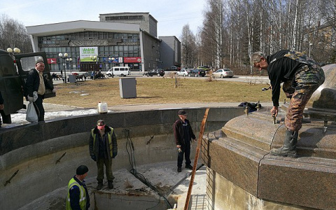 Работники ЖКХ вычищают Сыктывкар к 9 Мая (фото)