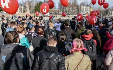 Сыктывкарцы вышли на Стефановскую площадь со словами «Он нам не царь» (фото)