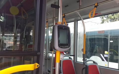 На одном из городских маршрутов в Коми за проезд стали расплачиваться картой