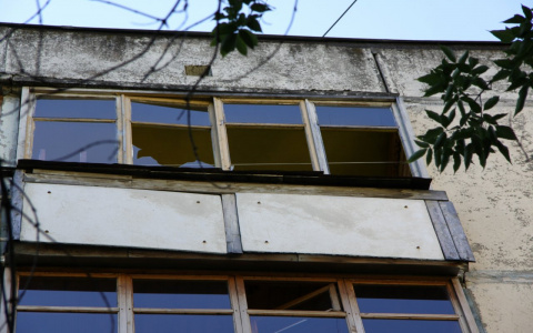 В Сыктывкаре с балкона девятого этажа сорвался подросток