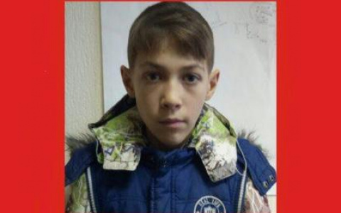 В Коми ищут подростка в красной шапке, который сбежал из интерната