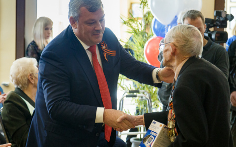 «Позорище!»: пользователи сети в шоке от подарков, которые Глава Коми вручил ветеранам