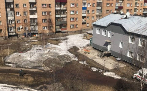 Стало известно состояние здоровья жителя Коми, который выпал из окна пятиэтажки