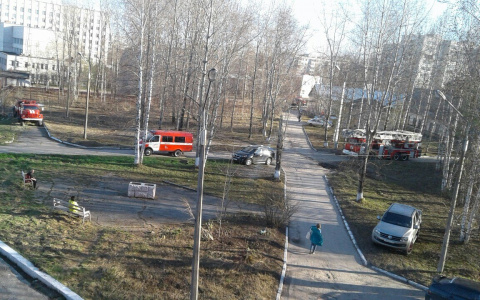 Появились фото с пожара в Эжвинской больнице Сыктывкара