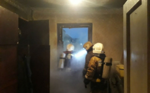 В Коми загорелись два жилых дома