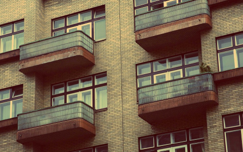 В Сыктывкаре мужчина упал с 13 этажа