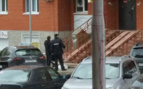 Стала известна личность сыктывкарца, который упал с 13 этажа