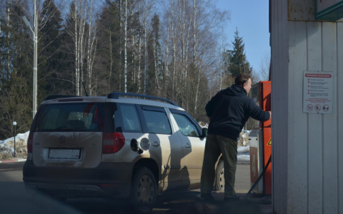 В Сыктывкаре шестой раз за весну и второй раз за месяц дорожает бензин