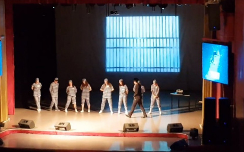 В Коми подростки показали на сцене танец о жизни в тюрьме (видео)