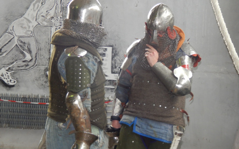 Лязг мечей и звон доспехов: в Сыктывкаре прошел настоящий рыцарский турнир (фото)