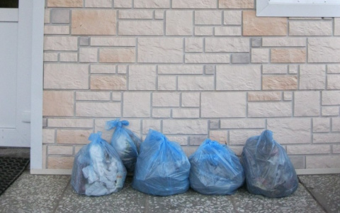 В знак протеста: жители села в Коми выносят мешки с мусором на крыльцо администрации