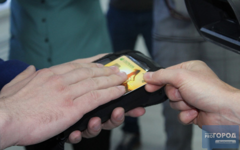 В Сыктывкаре еще на одном маршруте появилась безналичная оплата проезда