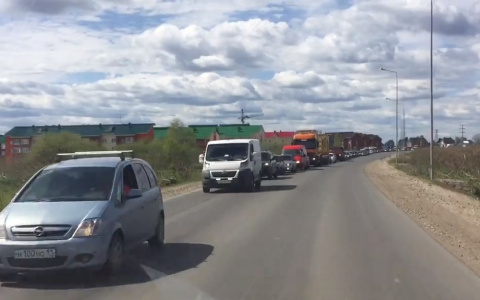 «Миссия невыполнима: Проехать мост»: сыктывкарцы сняли на видео гигантскую пробку