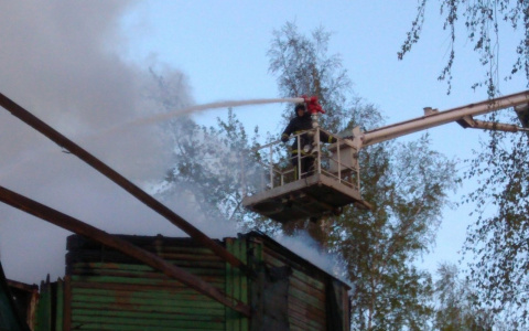 В МЧС прокомментировали пожар на объекте культурного наследия в Сыктывкаре