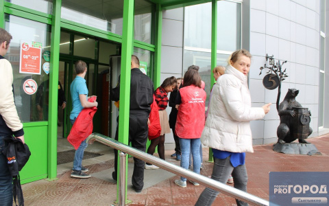 «В «Пятерочке» обвалился потолок»: сыктывкарцев срочно эвакуировали из супермаркета (фото)