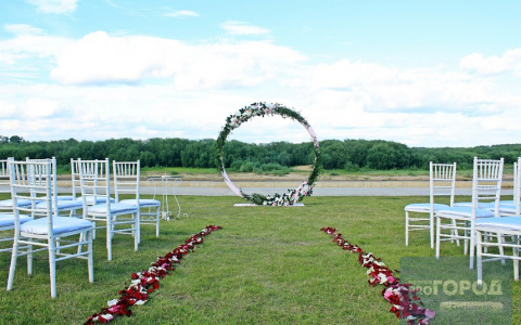 В Сыктывкаре на набережной отпразднуют еще одну свадьбу