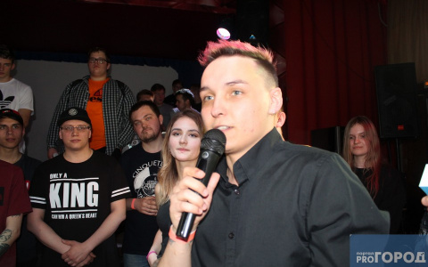 «От твоего рэпа мигрень и потеря зрения»: в Сыктывкаре рэперы решали, кто из них лучший (фото)