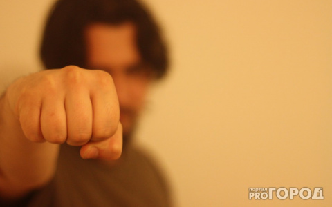 В Коми мужчина привез с юга девушку-подростка и месяцами мучил ее