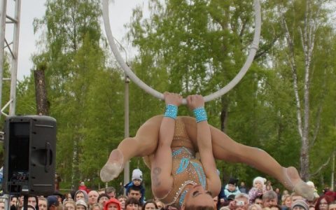 На День города в Сыктывкаре выступили «Ирина Аллегрова» и известная эквилибристка (фото)