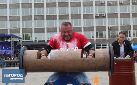 В Сыктывкаре богатыри со всей России тягали грузовик и рвали мышцы (фото)